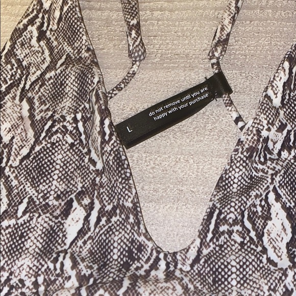 I am selling two bikinis in a snake print - Picture 5 of 5